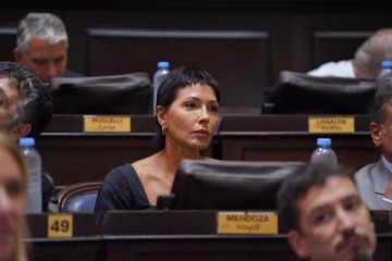 Foto de Mayra Mendoza apuntó contra Milei por la caída del empleo registrado y la reducción de aportantes al sistema jubilatorio
