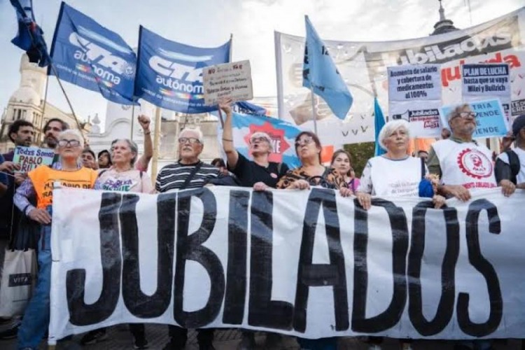  La CGT y la CTA marchan este mi�rcoles junto a los jubilados