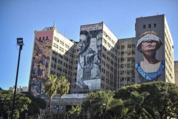 Foto de La Libertad Avanza present� un proyecto para que extranjeros no residentes paguen por la salud y educaci�n en PBA