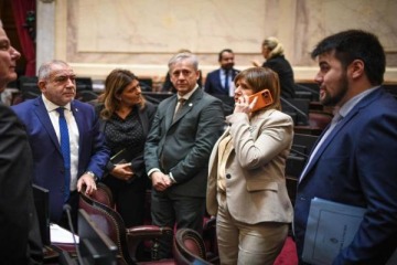 Foto de Bullrich sigue en b�squeda de respaldo para la ley de Inviolabilidad de la Propiedad Privada