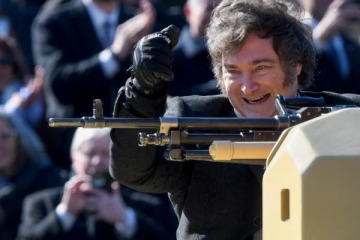 Foto de Milei elude al Congreso y env�a tropas a Panam� bajo el mando de EE.UU