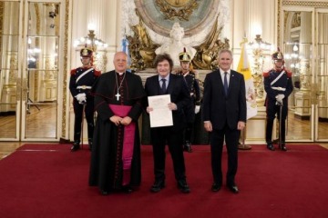 Foto de Nuevo paso para la visita del Papa a la Argentina: Milei recibi� al nuncio apost�lico del Vaticano