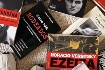 Foto de Julieta Ortega mostr� la biblioteca con la que investiga los a�os 70 para una pel�cula