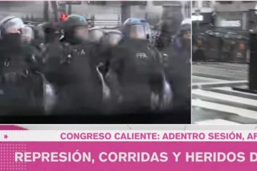 Foto de Reprimen la protesta frente al Congreso con balas de goma y camiones hidrantes: hay detenidos