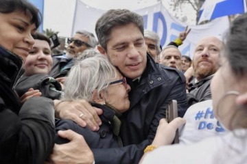Foto de Kicillof apunt� contra Milei por la Ley de Tierras: "Quiere vender nuestro territorio y partir nuestra patria en pedacitos"