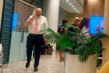 Foto de Mientras ca�a la Ley de Tierras y la polic�a reprim�a fuera del Congreso, Sturzenegger estaba en Rep�blica Dominicana