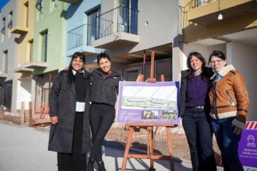 Foto de Mayra Mendoza: �Mientras el gobierno nacional desfinancia la obra p�blica, nosotros seguimos trabajando en pol�ticas de vivienda"