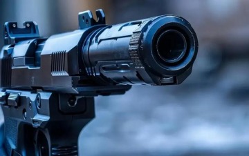 Foto de El Gobierno reglamentó la tenencia de silenciadores y miras nocturnas para armas