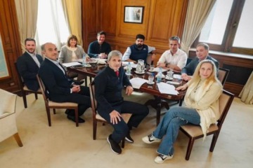 Foto de Karina encabeza una nueva reuni�n de la mesa pol�tica y avanza con los preparativos para la visita del papa Le�n XVI