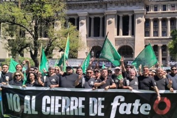 Foto de Trabajadores de Fate iniciar�n acciones junto a la CGT contra el cierre de la planta y exigen su reapertura 