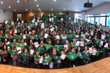 Foto de La firma de Milei al Consenso de Ginebra contra el aborto suma el rechazo de organizaciones y colectivos feministas