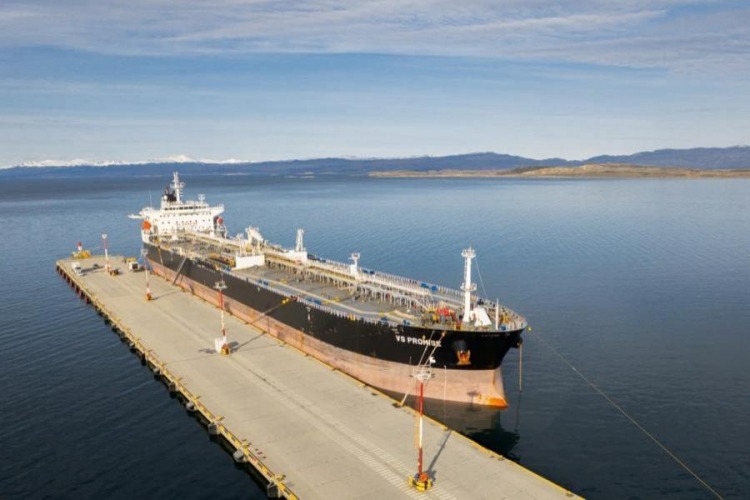  Tierra del Fuego cruz� a Milei por permitir el amarre de un buque brit�nico en Ushuaia