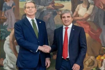 Foto de Caputo se re�ne con Bessent en b�squeda de mayor apoyo de EEUU para sostener la agenda econ�mica
