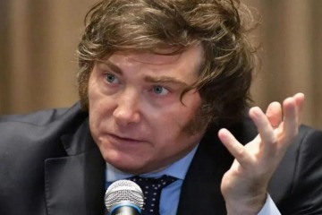Foto de Milei suma rechazo internacional: en Par�s, pol�ticos, intelectuales y artistas buscan declararlo persona no grata