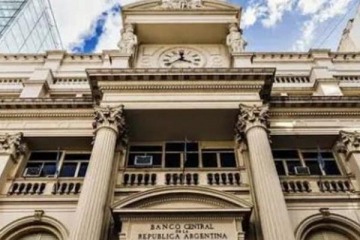 Foto de Caputo mueve u$s2.000 millones para darle m�s herramientas al BCRA y contener el d�lar