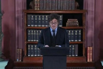 Foto de Milei celebr� el D�a del Maestro: "La Argentina que queremos se construye en las aulas"