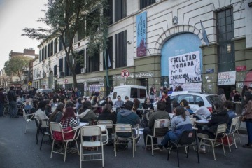 Foto de La UBA realiza una jornada de clases p�blicas y servicios de salud en reclamo por la Ley de Financiamiento