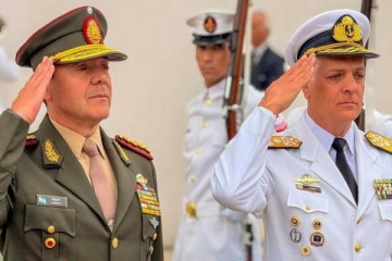 Foto de La Armada apart� de sus funciones a los implicados en la trama de corrupci�n por sobresueldos