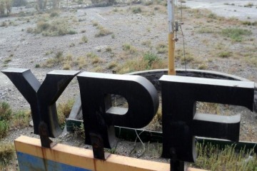 Foto de M�ximo Kirchner y dirigentes peronistas presentan un documental sobre la salida de YPF de Comodoro