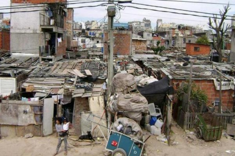  La pobreza subi� a 32,3% en el primer semestre de 2026