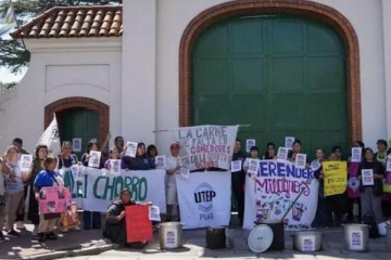 Foto de Quinta de Olivos: organizaciones marcharon contra Milei por el hambre en los comedores