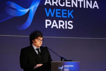 Foto de Milei en Par�s: habl� de reelecci�n, prometi� un r�cord de crecimiento y anticip� una nueva etapa de reformas