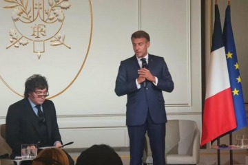 Foto de Macron recibi� a Milei en el Palacio del El�seo junto a gobernadores