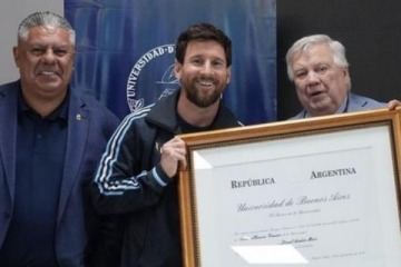 Foto de En la previa de su despedida: la UBA distinguió a Messi horas antes de su despedida de la Selección