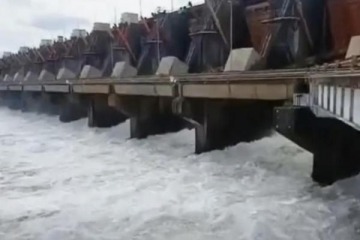 Foto de Las crecidas golpean al Litoral y mantienen cerrada la Garganta del Diablo
