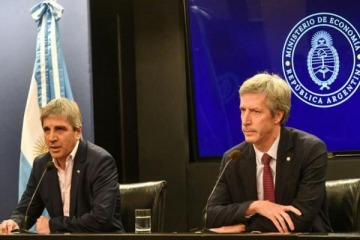 Foto de Ampliaron la denuncia contra Caputo y Bausili por el oro y pidieron allanar el Banco Central