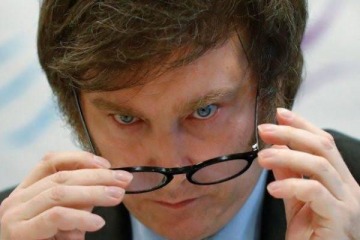 Foto de �Le juega a La Ca�da?: en el d�a de su cumplea�os 56�, el rechazo a Milei trep� a la misma cifra
