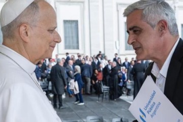 Foto de Las universidades entregaron una carta al Papa Le�n XIV por el incumplimiento de Milei a la Ley de Financiamiento Universitario
