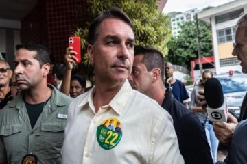 Foto de La Justicia brasile�a le prohibi� salir del pa�s a Fl�vio Bolsonaro 