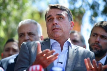Foto de Fl�vio Bolsonaro desconoci� el triunfo de Lula, le agradeci� a Milei y se autoproclam� presidente de Brasil