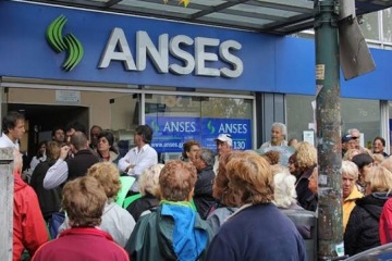 Foto de El bono para jubilados seguir� en $70.000: perdi� $161 mil de poder adquisitivo tras 32 meses congelado por Milei